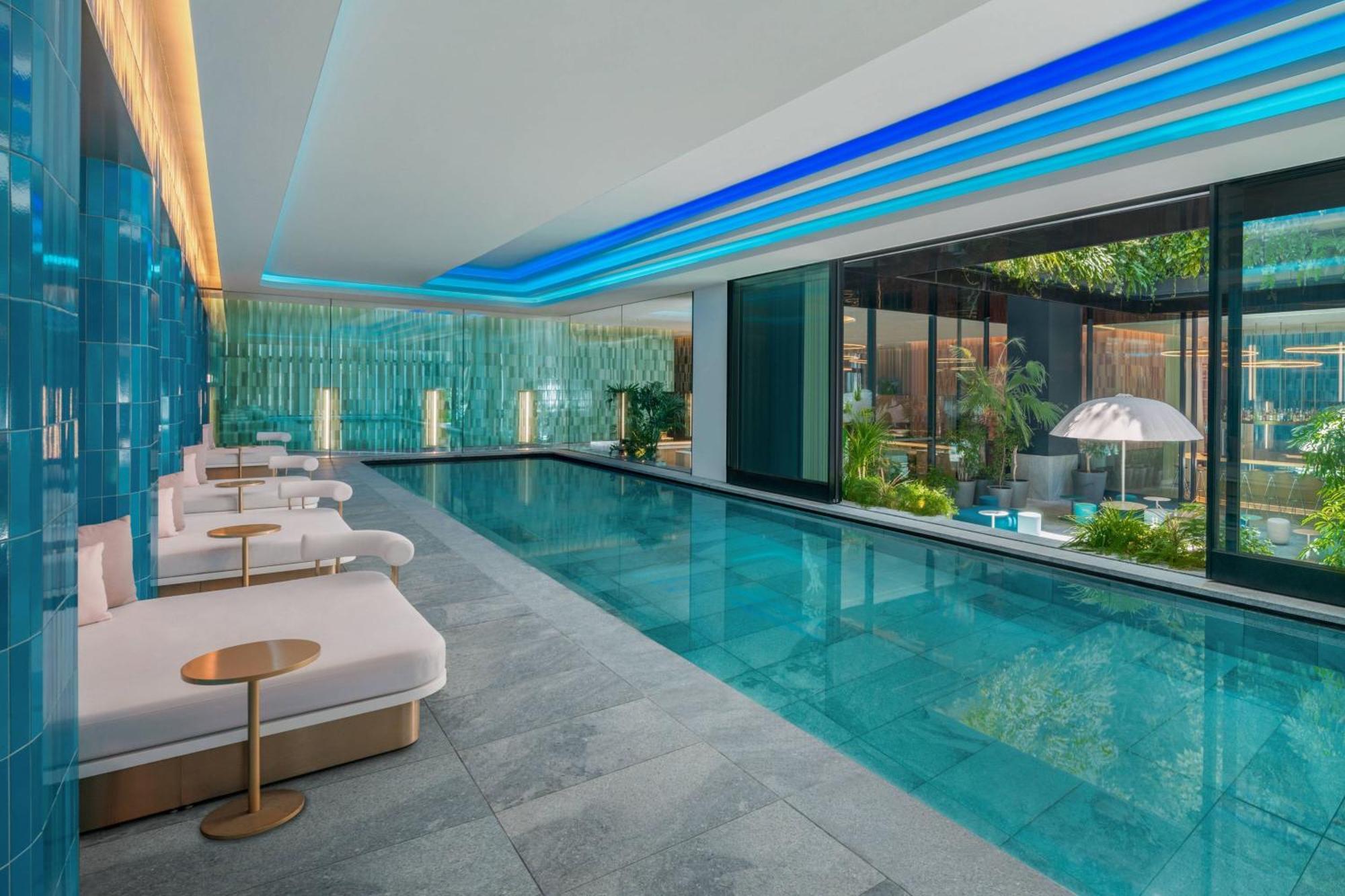W Osaka Hotel Bagian luar foto